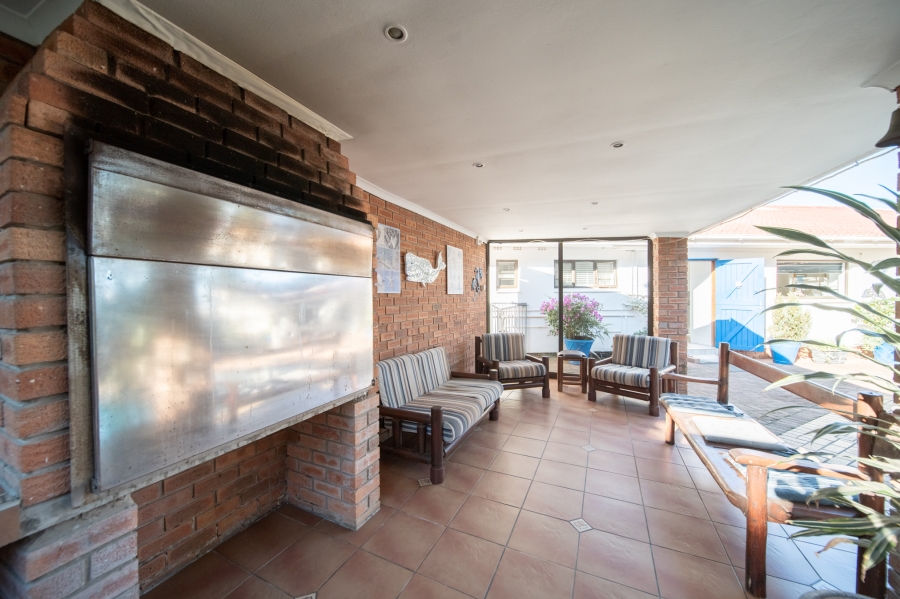 4 Bedroom Property for Sale in Bonza Bay Eastern Cape